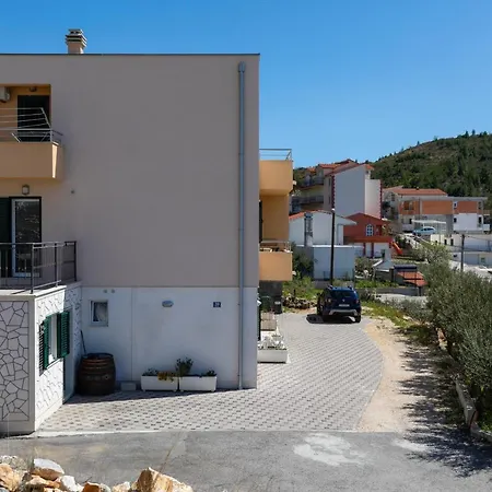 With Parking Space Dugi Rat, Omis - 19516 *